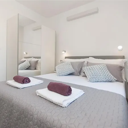 Deluxe White Angel Apartamento Duće